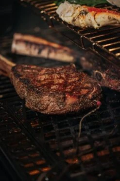 Weber Crafted Dubbelzijdige Sear Grate -Weber BBQ Wereld 84867 weber crafted dubbelzijdige sear grate