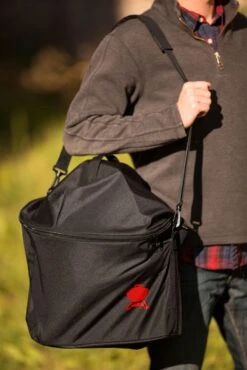 Weber® Premium Draagtas - Zwart, Voor Smokey Joe -Weber BBQ Wereld weber premium draagtas zwart voor smokey joe 1615542828 l